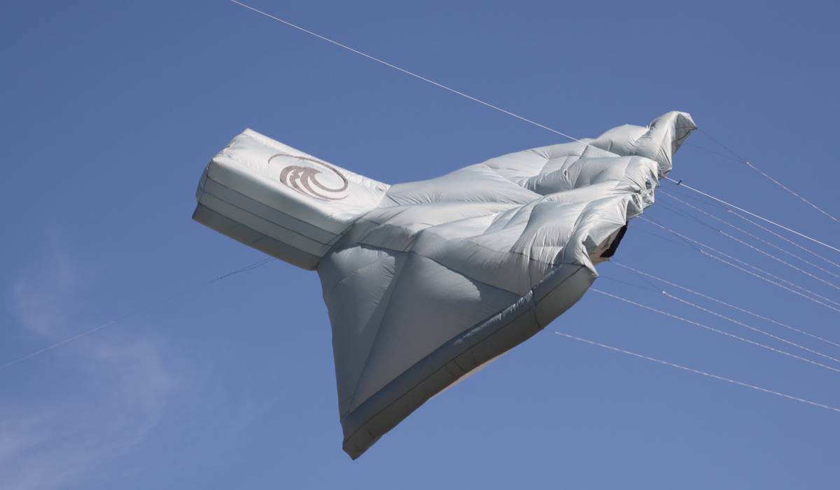 A giant cooker hood-shaped kite in the German sky 28 Jun 2011