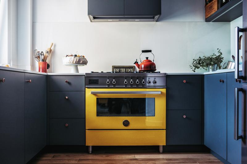 Bertazzoni 90 cm 6-Burner, Electric Oven Professional Series- Giallo (Yellow)