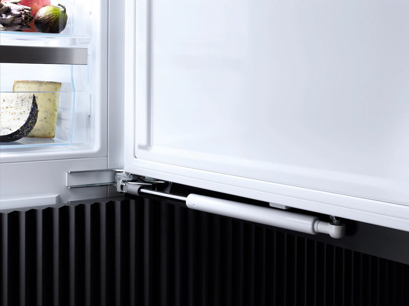 Miele KFN 7764 D Built In Fridge Freezer